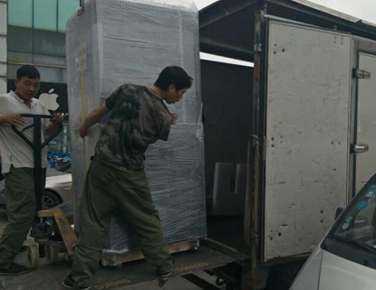 蔡司工廠(chǎng)設(shè)備搬運(yùn)工具：手動(dòng)液壓搬運(yùn)車(chē)